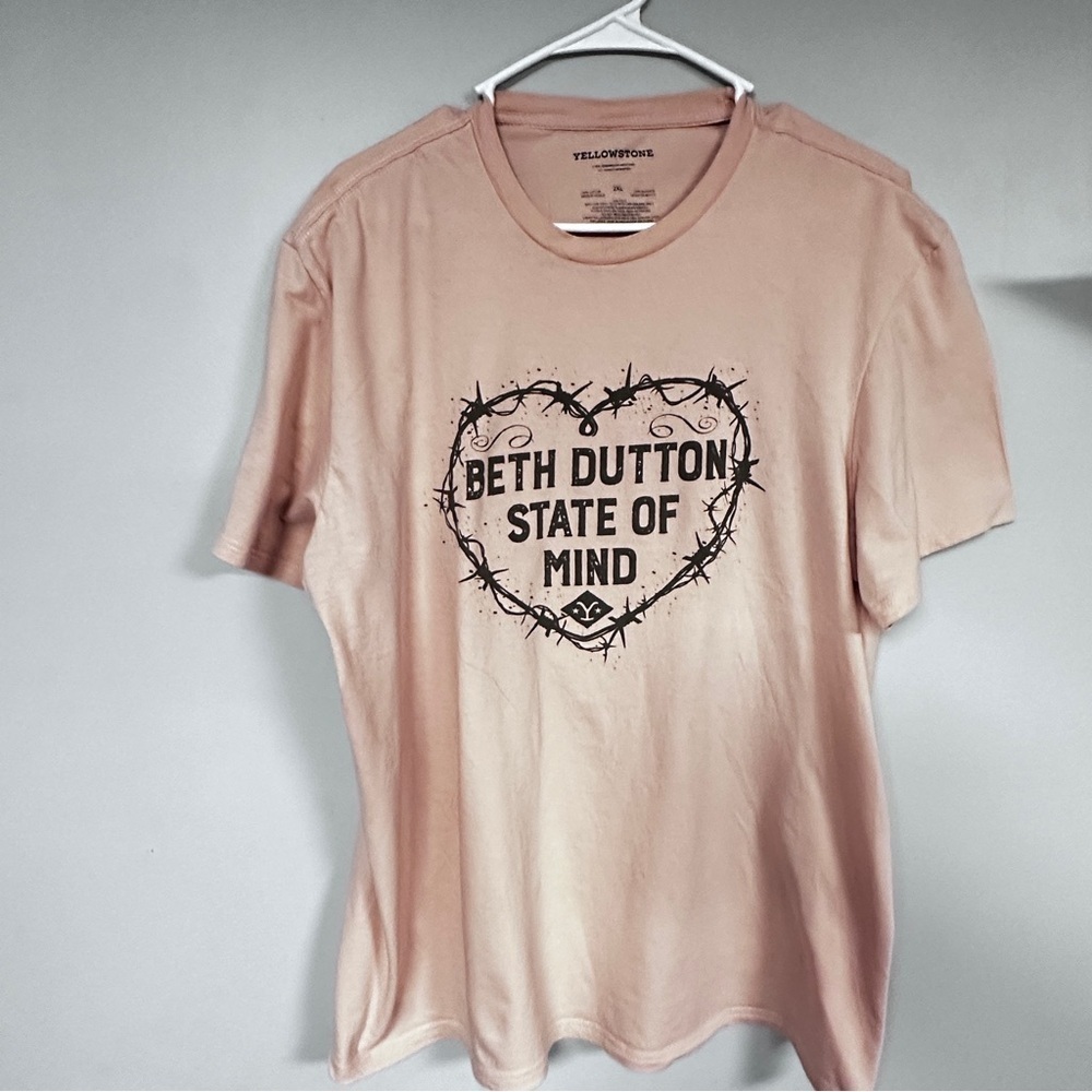 Yellowstone Beth Dutton Peach Graphic Tee Western TV Show, 2XL.